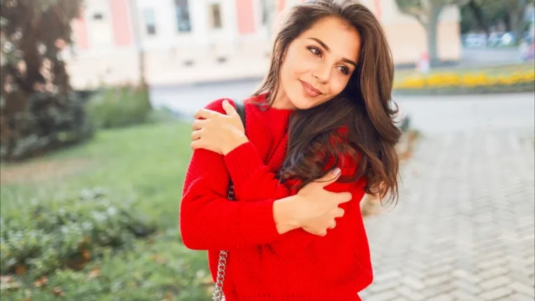 Top 3 Zodiac Signs Everyone Looks Up To